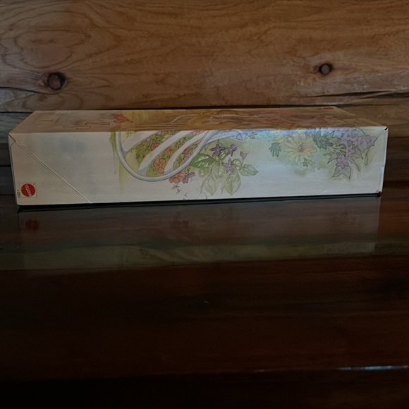 Avon Exclusive NWT/NIB Spring Blossom Barbie 11.5 Inch 1995 - Picture 7 of 10